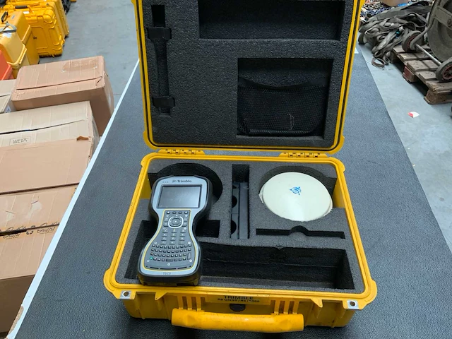 Trimble r6 gnss set - afbeelding 1 van  6