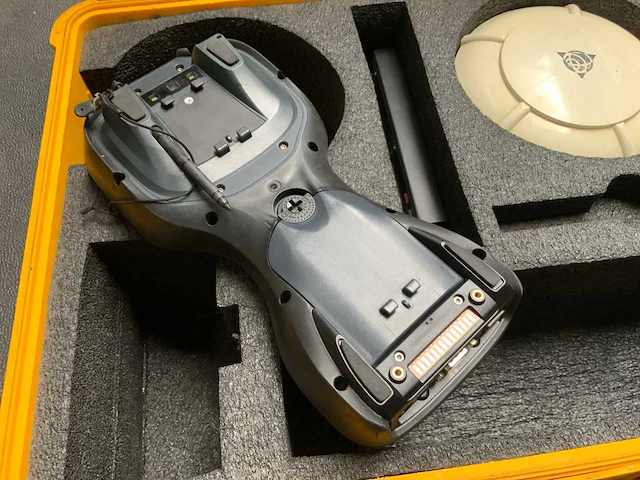 Trimble r8 gnss set - afbeelding 4 van  6