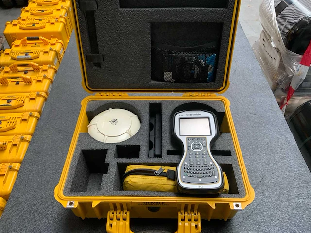 Trimble r8 gnss set - afbeelding 1 van  6