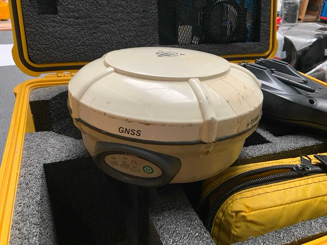 Trimble r8 gnss set - afbeelding 5 van  6