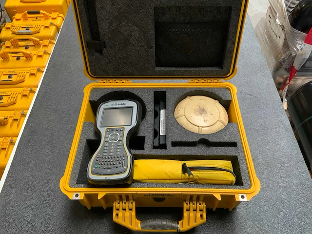 Trimble r8 gnss set - afbeelding 1 van  6