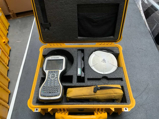 Trimble r8 gnss set - afbeelding 1 van  6