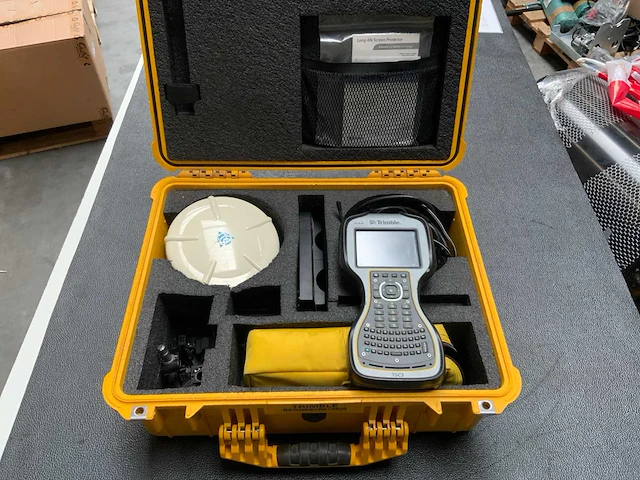 Trimble r8 gnss set - afbeelding 1 van  7