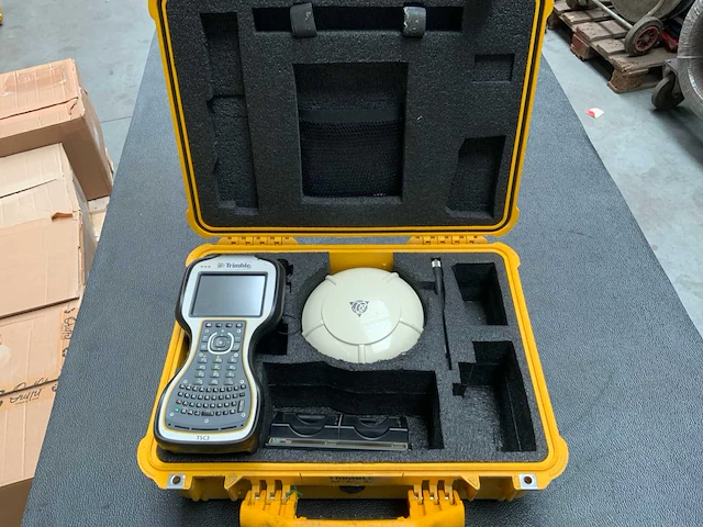 Trimble r8 gnss set - afbeelding 1 van  6
