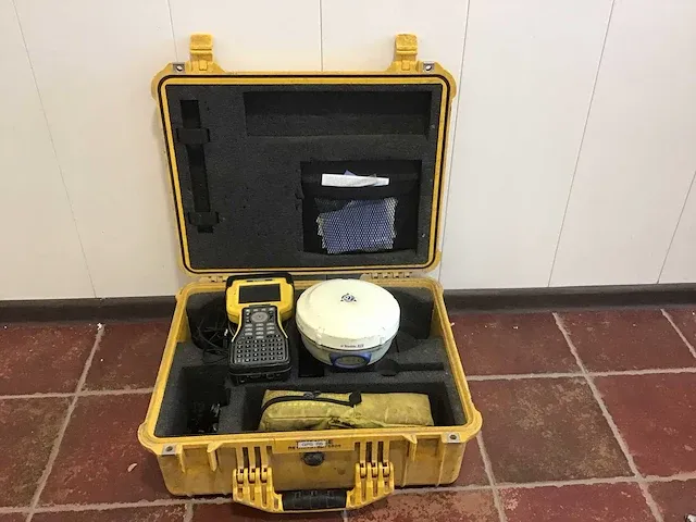 Trimble tsc2 + r6 gnss set - afbeelding 1 van  7