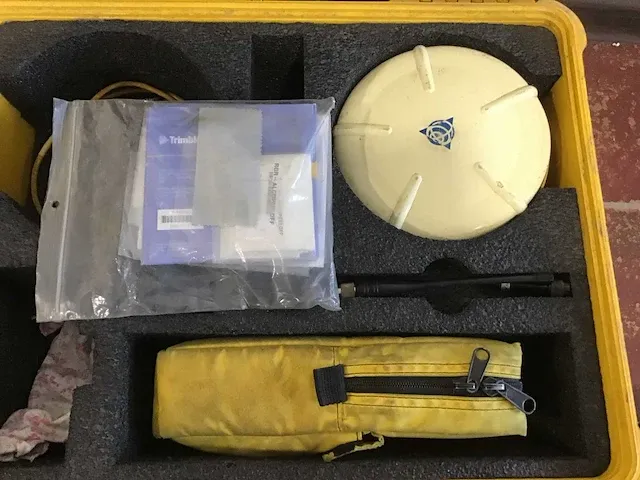 Trimble tsc2 + r8 gnss rover set - afbeelding 7 van  8