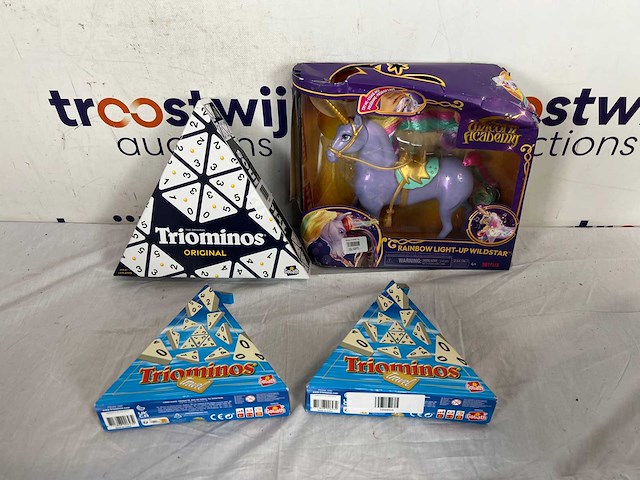 Triominos travel - reisspel + goliath triominos original - bordspel - strategiespel + unicorn academy - eenhoorn wildstar - met regenbooglicht, geluid en muziek, afneembaar hoofdstel en zadel - afbeelding 2 van  2