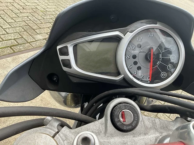 Triumph - street triple r 675 - streetfighter motorfiets - afbeelding 8 van  20