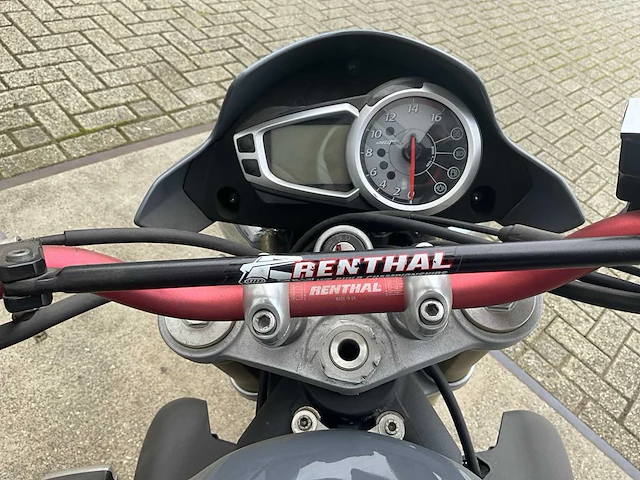 Triumph - street triple r 675 - streetfighter motorfiets - afbeelding 9 van  20