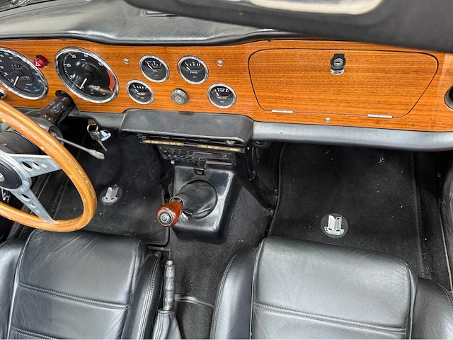 Triumph - tr6 - oldtimer - 1974 - afbeelding 3 van  28