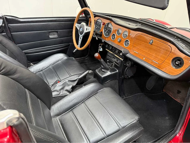 Triumph - tr6 - oldtimer - 1974 - afbeelding 4 van  28