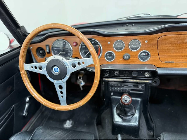 Triumph - tr6 - oldtimer - 1974 - afbeelding 6 van  28