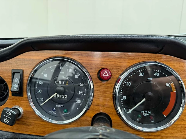 Triumph - tr6 - oldtimer - 1974 - afbeelding 7 van  28