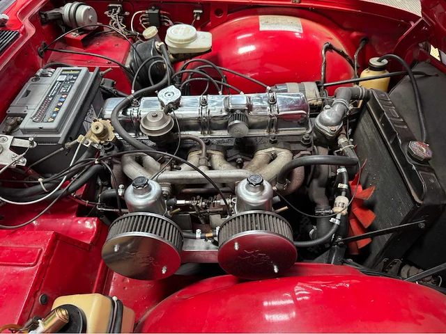 Triumph - tr6 - oldtimer - 1974 - afbeelding 15 van  28
