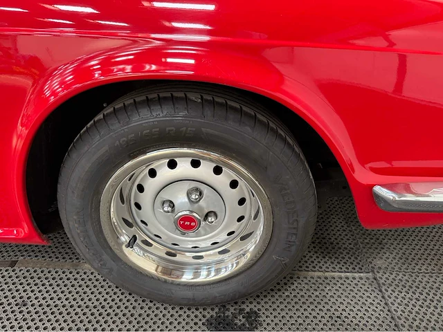 Triumph - tr6 - oldtimer - 1974 - afbeelding 18 van  28