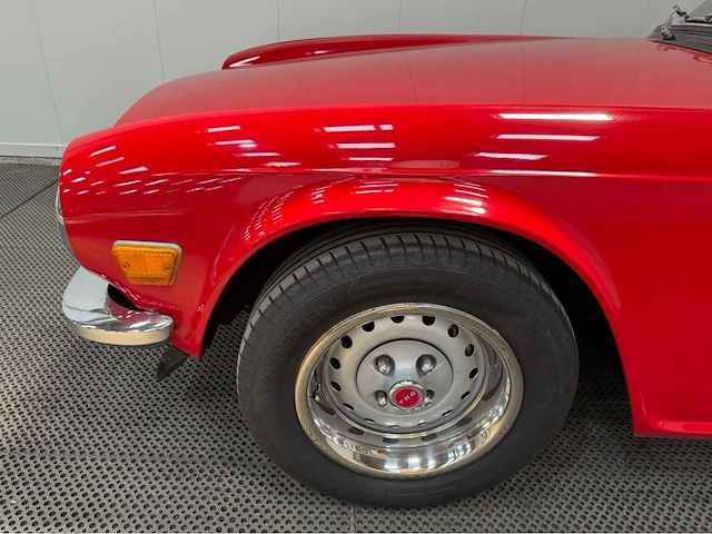 Triumph - tr6 - oldtimer - 1974 - afbeelding 19 van  28