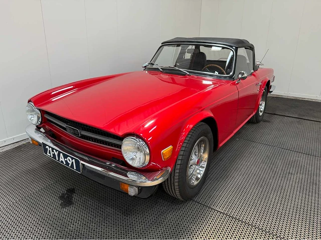 Triumph - tr6 - oldtimer - 1974 - afbeelding 22 van  28