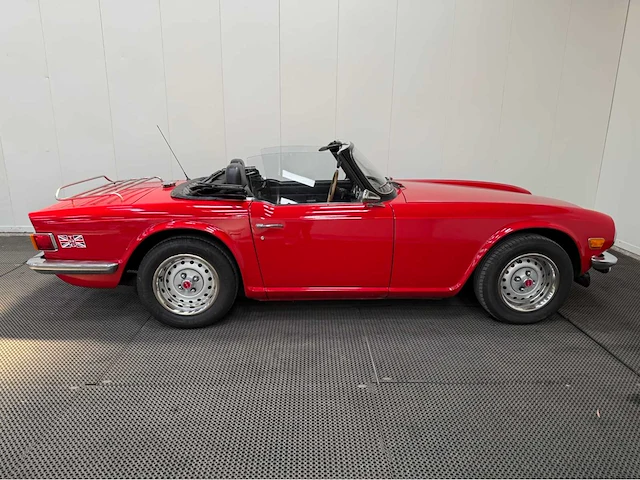Triumph - tr6 - oldtimer - 1974 - afbeelding 25 van  28