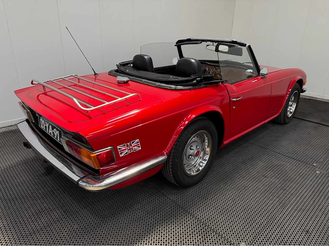 Triumph - tr6 - oldtimer - 1974 - afbeelding 26 van  28