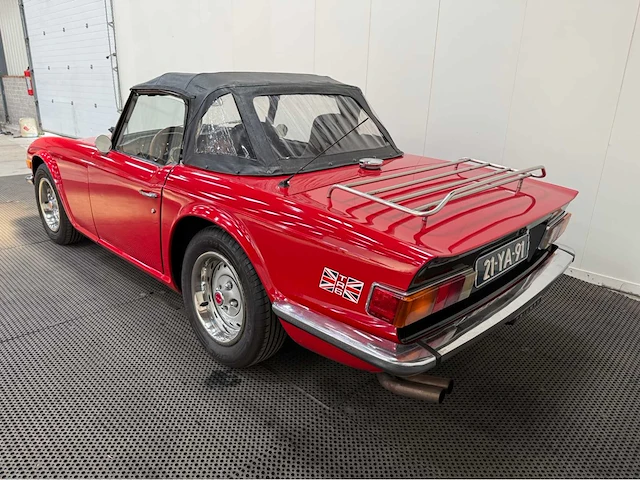 Triumph - tr6 - oldtimer - 1974 - afbeelding 27 van  28
