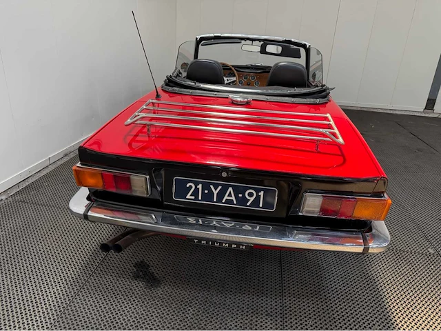 Triumph - tr6 - oldtimer - 1974 - afbeelding 28 van  28