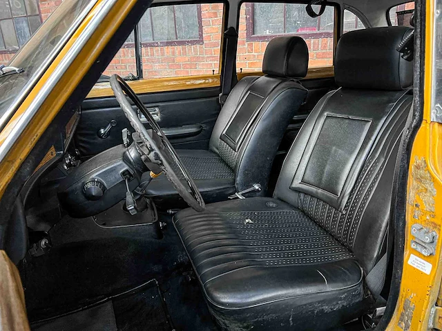 Triumph 2000 mk2 2.0 90pk 1971 youngtimer - afbeelding 18 van  20