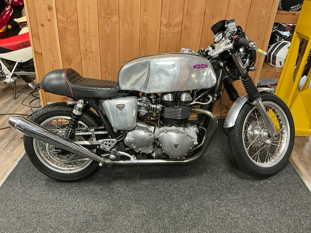 Triumph 900 motorfiets - afbeelding 1 van  16