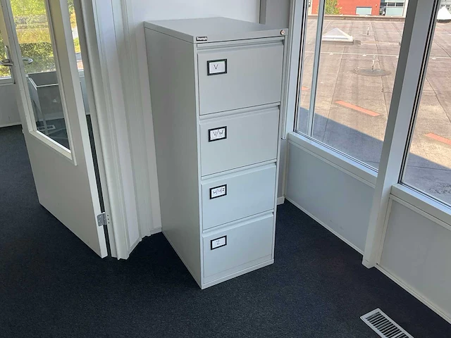 Triumph ladenkast - afbeelding 1 van  1