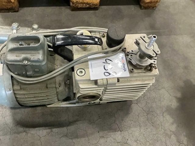 Trivac d8a vacuümpomp - afbeelding 5 van  8