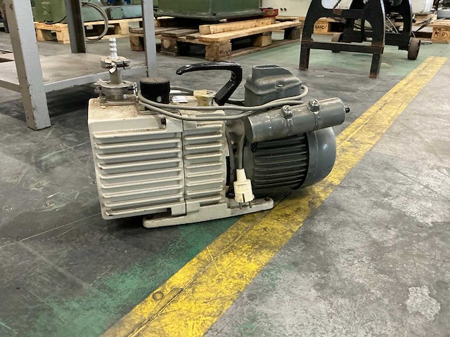 Trivac d8a vacuümpomp - afbeelding 2 van  5