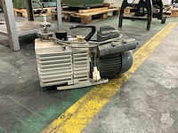 Trivac d8a vacuümpomp - afbeelding 2 van  5