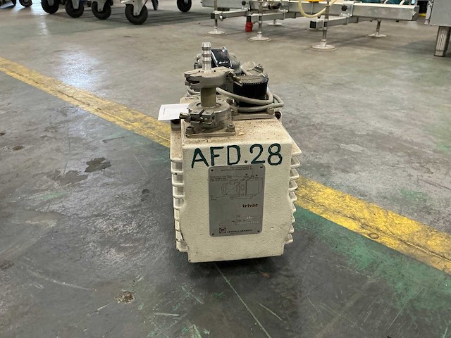 Trivac d8a vacuümpomp - afbeelding 3 van  5
