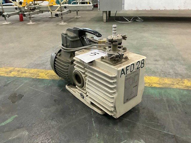 Trivac d8a vacuümpomp - afbeelding 4 van  5