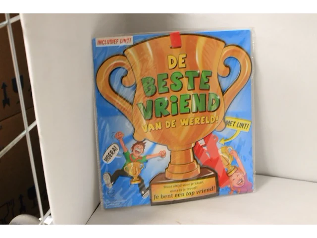 Trofee met lint en tekst beste vriend in ds 77 - afbeelding 3 van  3