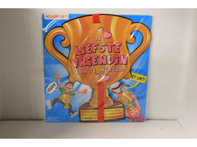 Trofee met lint en tekst liefste vriendin in ds 77 - afbeelding 1 van  3