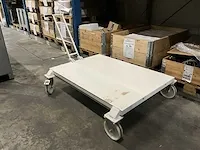 Trolley met platform