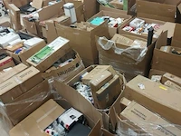 Truckload of consumer goods & more 400 pallets customer returns, total retail € 279000.00