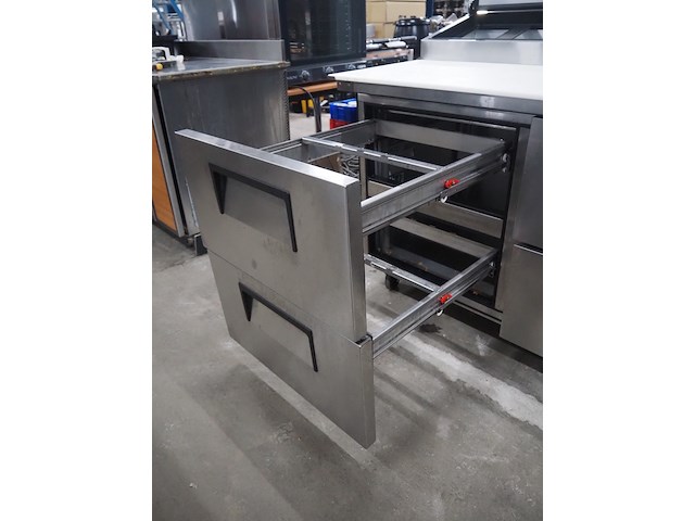 True - afbeelding 9 van  10