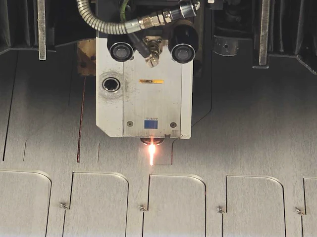 Trumpf - trumatic l 3030 - lasersnijmachine - 2004 - afbeelding 2 van  15
