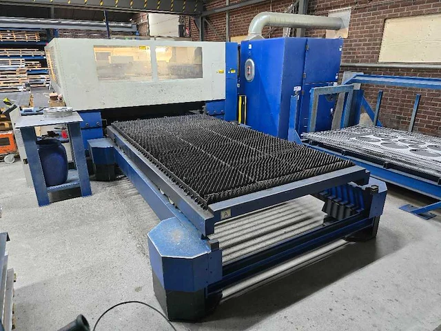 Trumpf - trumatic l 3030 - lasersnijmachine - 2004 - afbeelding 9 van  15