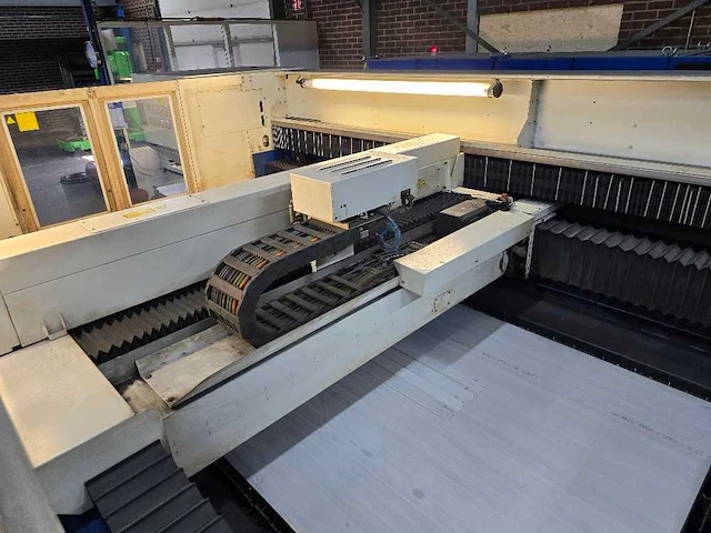 Trumpf - trumatic l 3030 - lasersnijmachine - 2004 - afbeelding 11 van  15