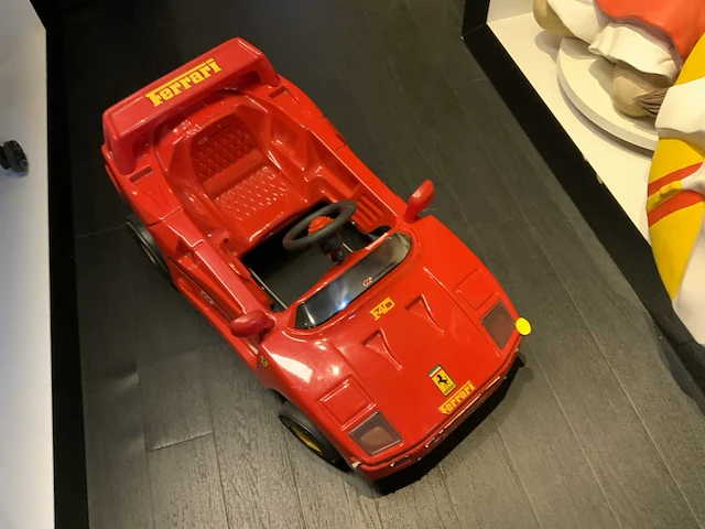 Tt toys ferrari f40 trapauto - afbeelding 1 van  10