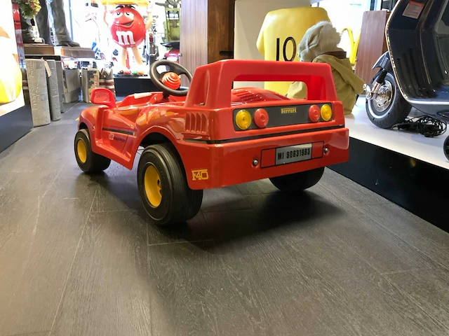 Tt toys ferrari f40 trapauto - afbeelding 2 van  10