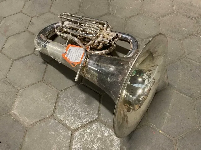 Tuba - afbeelding 3 van  6