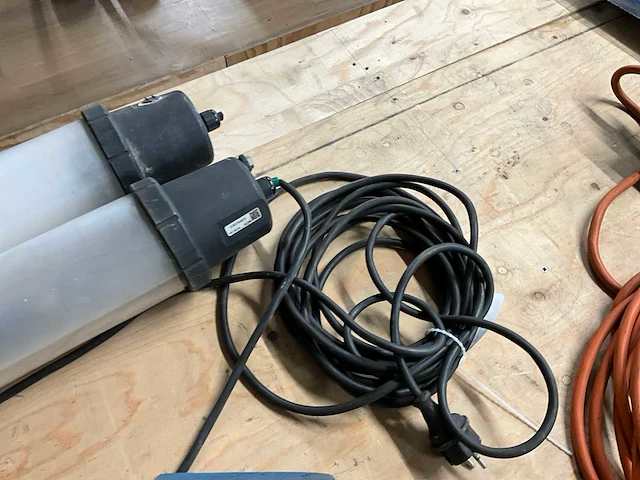Tube light (2x) - afbeelding 2 van  4