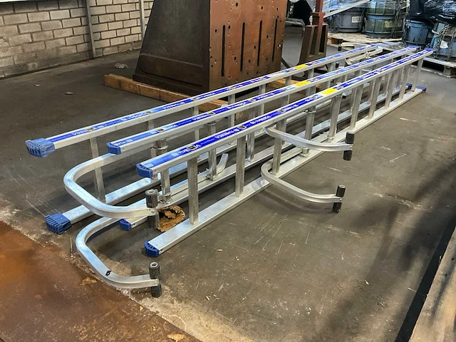 Tubesca 1x10 ladder met nokhaak (3x) - afbeelding 1 van  5