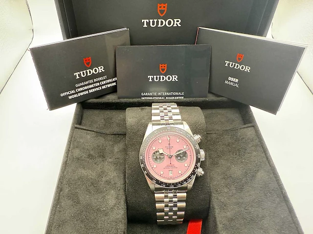 Tudor black bay chrono pink | 79360n-0019 | "inter miami" | pink dial | 06-2025 | new - afbeelding 3 van  12