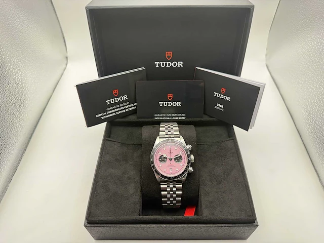 Tudor black bay chrono pink | 79360n-0019 | "inter miami" | pink dial | 06-2025 | new - afbeelding 4 van  12