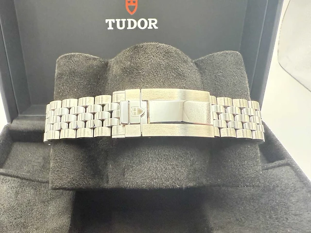 Tudor black bay chrono pink | 79360n-0019 | "inter miami" | pink dial | 06-2025 | new - afbeelding 9 van  12