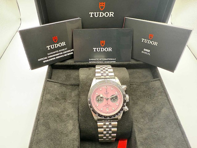Tudor black bay chrono pink | 79360n-0019 | "inter miami" | pink dial | 2025 | new - afbeelding 3 van  12